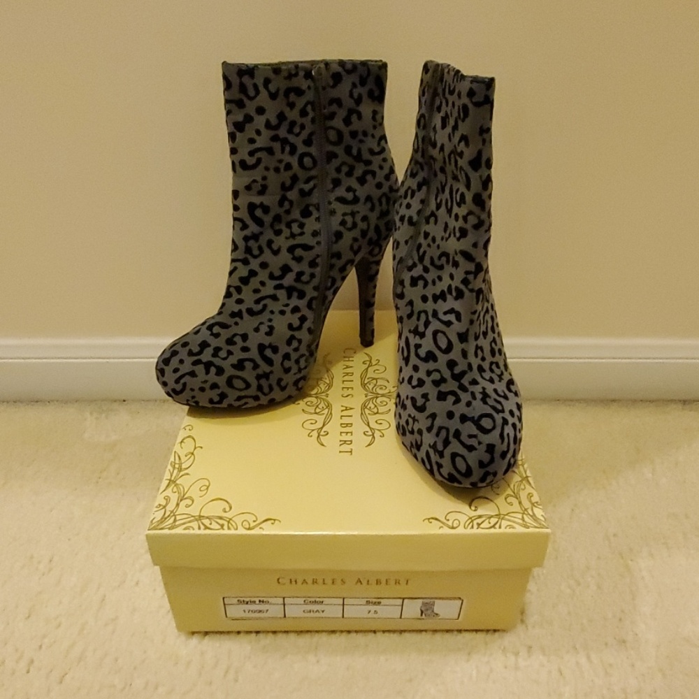 Gray leopard print platform booties - Picture 2 of 8